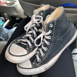 Hightop converse. Black
